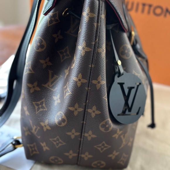 Louis Vuitton Montsouris PM - Picture 7 of 14